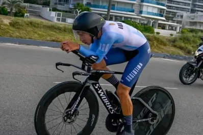 Polémica en Asunción: descalifican al argentino Mateo Kalejman tras ganar el oro en ciclismo contrarreloj