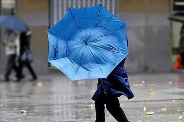 A las bajas temperaturas, se suman alertas amarillas y naranjas por lluvias y viento