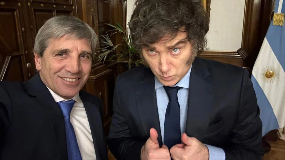 Luis Caputo y Javier Milei. 