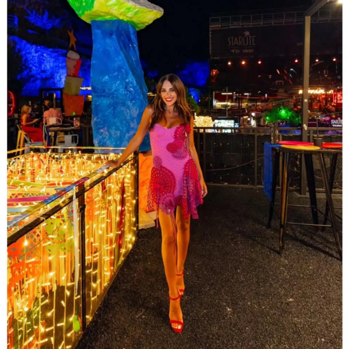 Paula Echevarría celebra sus 48 años en Marbella con el mini vestido boho chic más coqueto del verano