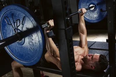 Entrenamiento piramidal, la nueva tendencia para ganar fuerza y masa muscular