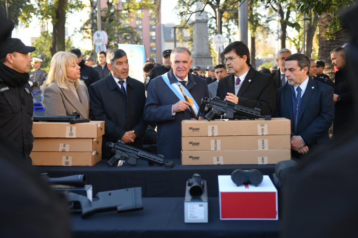 Jaldo reforzó la seguridad con inversión millonaria en equipamiento y armas para la Policía