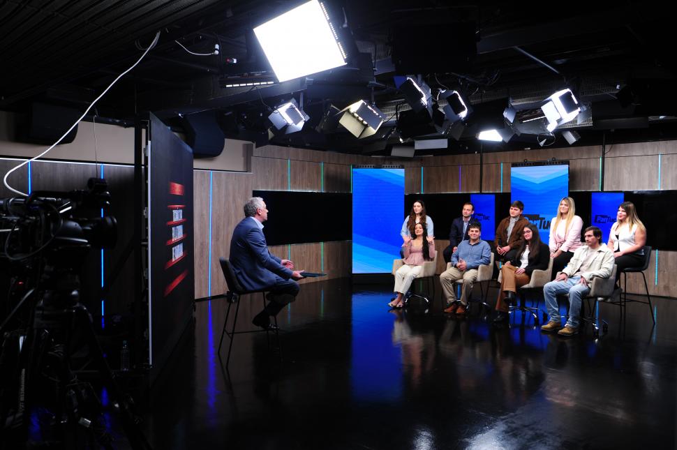 ENCUENTRO. El periodista Federico van Mameren moderó el debate que se desarrolló en el piso de LGPlay.