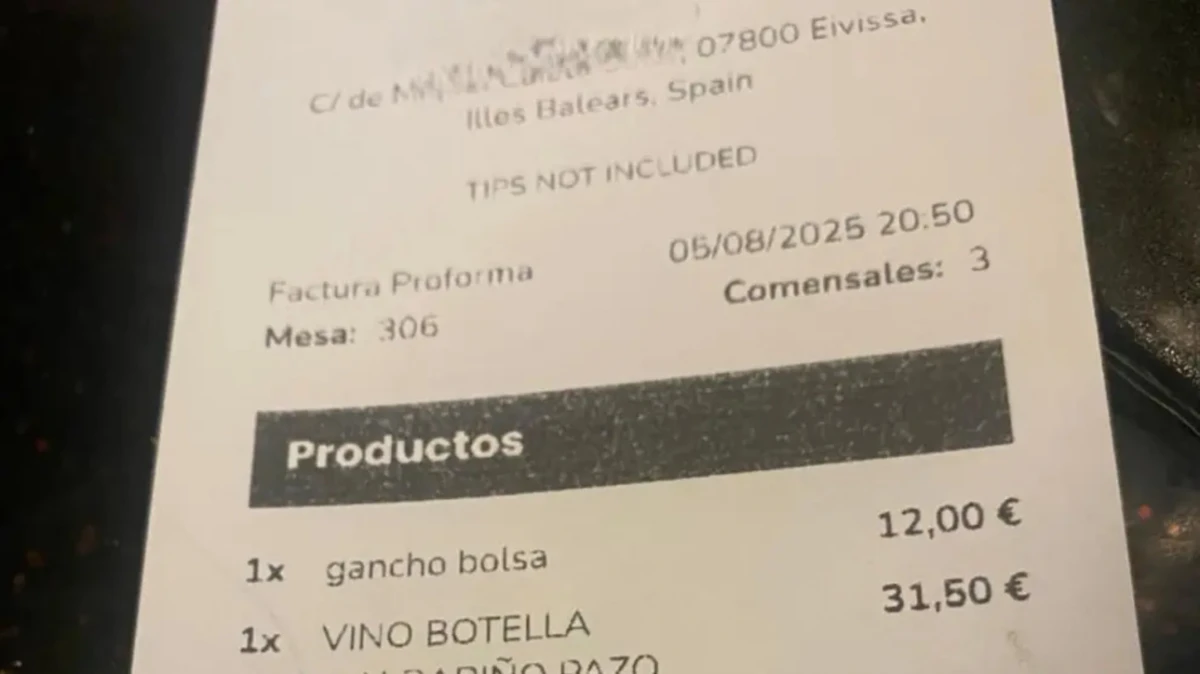 Cobran 12 euros por usar el gancho del bolso en un restaurante de Ibiza y desatan la indignación en redes