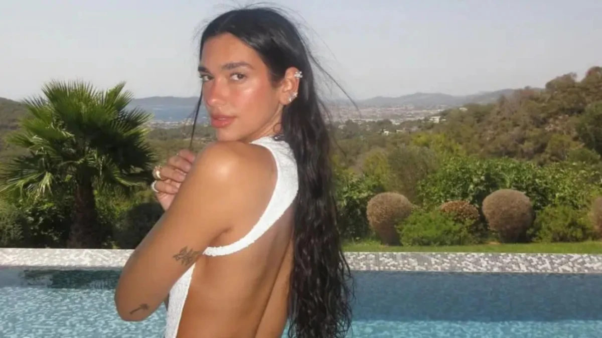 DUA LIPA. La artista cumplió 30 años y lo celebró e Ibiza.