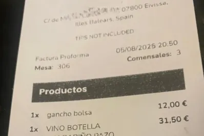 Cobran 12 euros por usar el gancho del bolso en un restaurante de Ibiza y desatan la indignación en redes