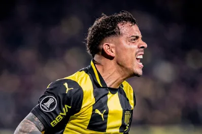 Escándalo y derrota: Racing cayó con Peñarol por 1-0 en la Copa Libertadores y definirá todo en Avellaneda