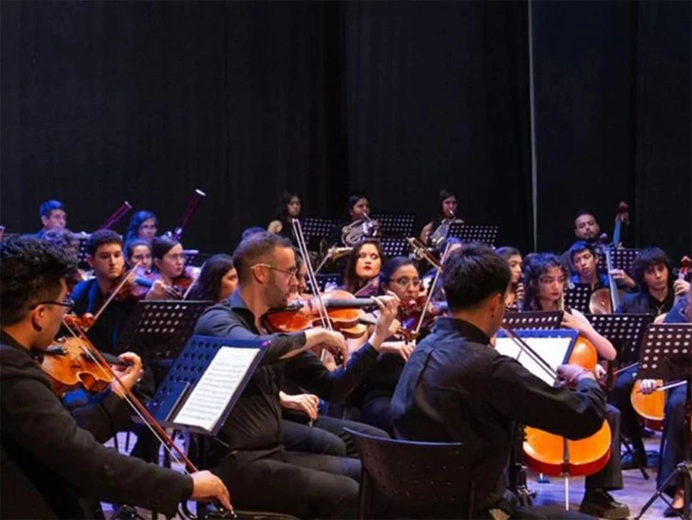 TRAYECTORIA CONSOLIDADA. La Orquesta Juvenil de la UNT protagoniza un ciclo de conciertos en espacios no convencionales por sus 40 años.