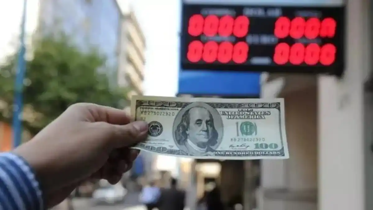 El dólar oficial retrocedió $15 y finalizó a $1.310 en el Banco Nación: ¿a cuánto cotizó el blue?