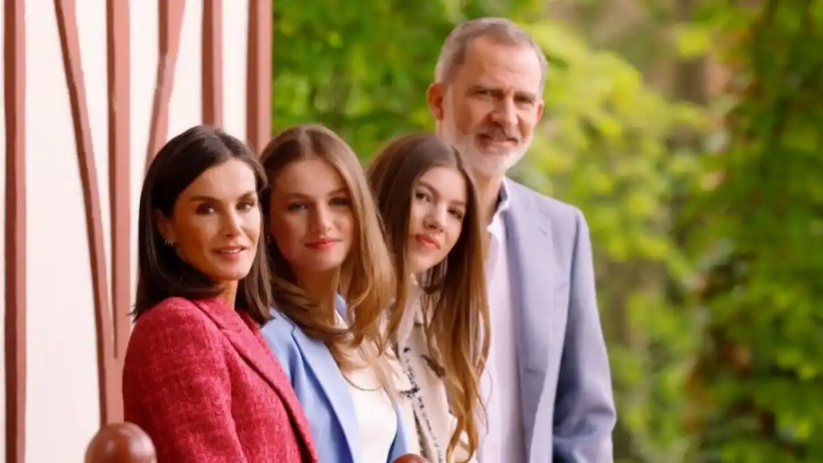 La lujosa mansión griega donde estarían veraneando los reyes: puerto privado, vistas al Egeo y un pasado polémico