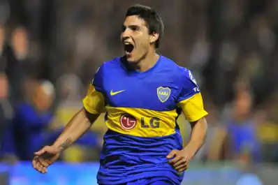 Ganó la Libertadores con Boca, volvió del retiro a los 39 años y terminó expulsado a los nueve minutos de ingresar