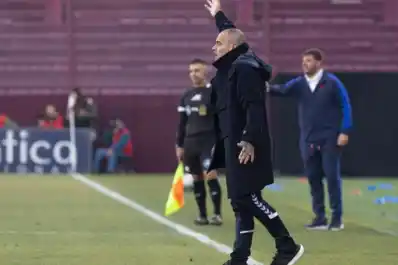 Caos en Quilmes: el DT renunció, volvió a entrenar y terminó echado por votación de los jugadores