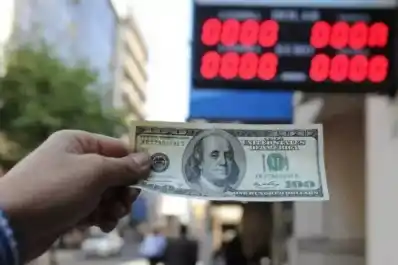 El dólar oficial retrocedió $15 y finalizó a $1.310 en el Banco Nación: ¿a cuánto cotizó el blue?