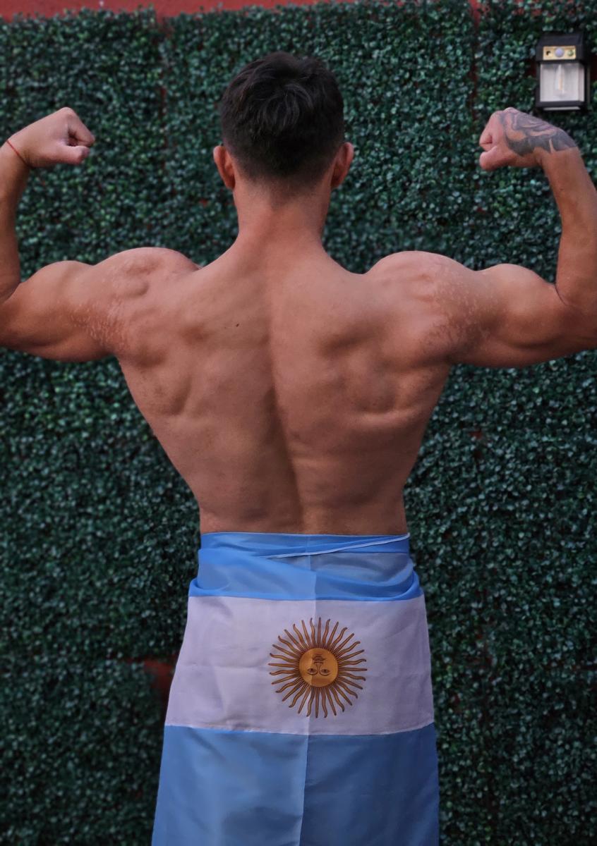 LOGRO. Miguel Palacios representará a la provincia en el mundial europeo de calistenia.