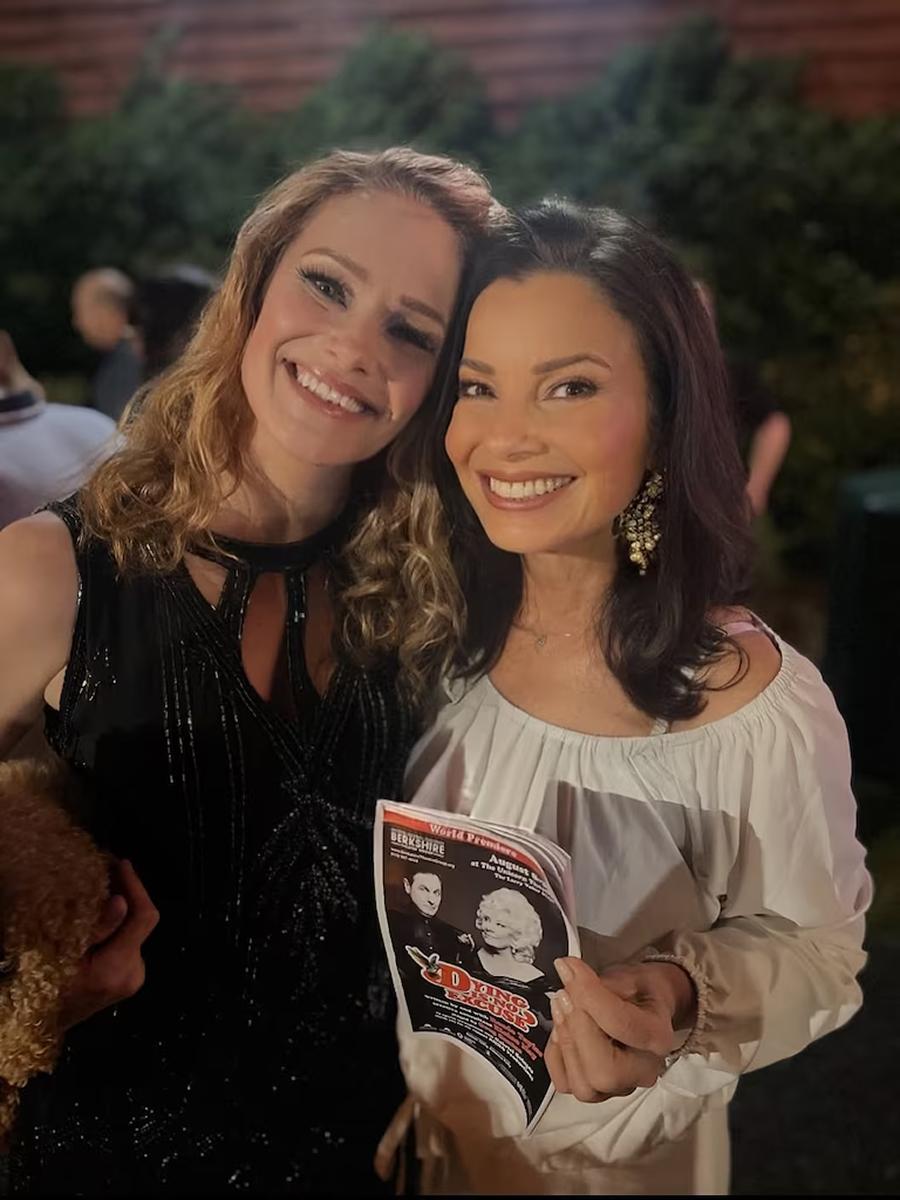 La niñera y Maggie Sheffield (Nicholle Tom)