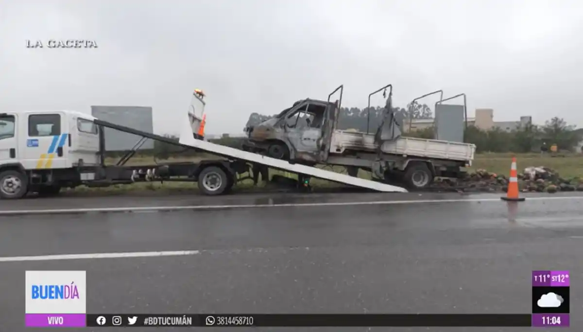 Una camioneta se incendió en la Ruta 9 y dos personas salvaron su vida de milagro