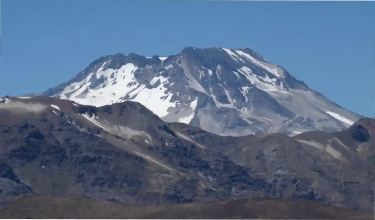 Los volcanes de Laguna del Maule en alerta.