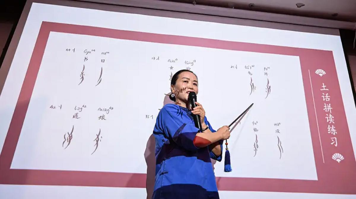 TALLERES LOCALES. He Yuejuan es una de las 12 