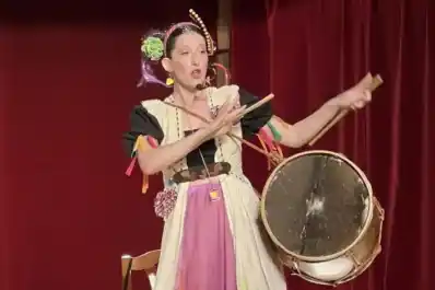 Vero Paz les canta a los niños en “Pum-Pum al cerro voy”