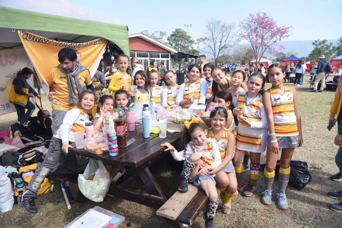 TRAVESÍA ESPECIAL. El Curne Hockey Infantil de Chaco viajó durante 12 horas para participar del evento. Foto: Analia Jaramillo - LA GACETA