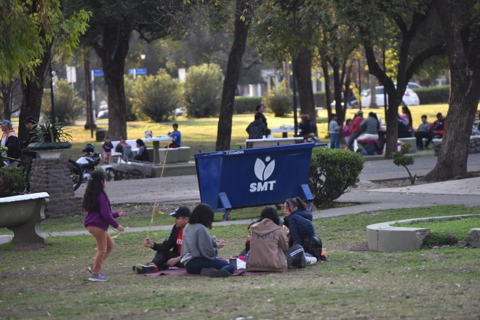 CONTAINERS. Hay muchos puntos para arrojar los residuos.