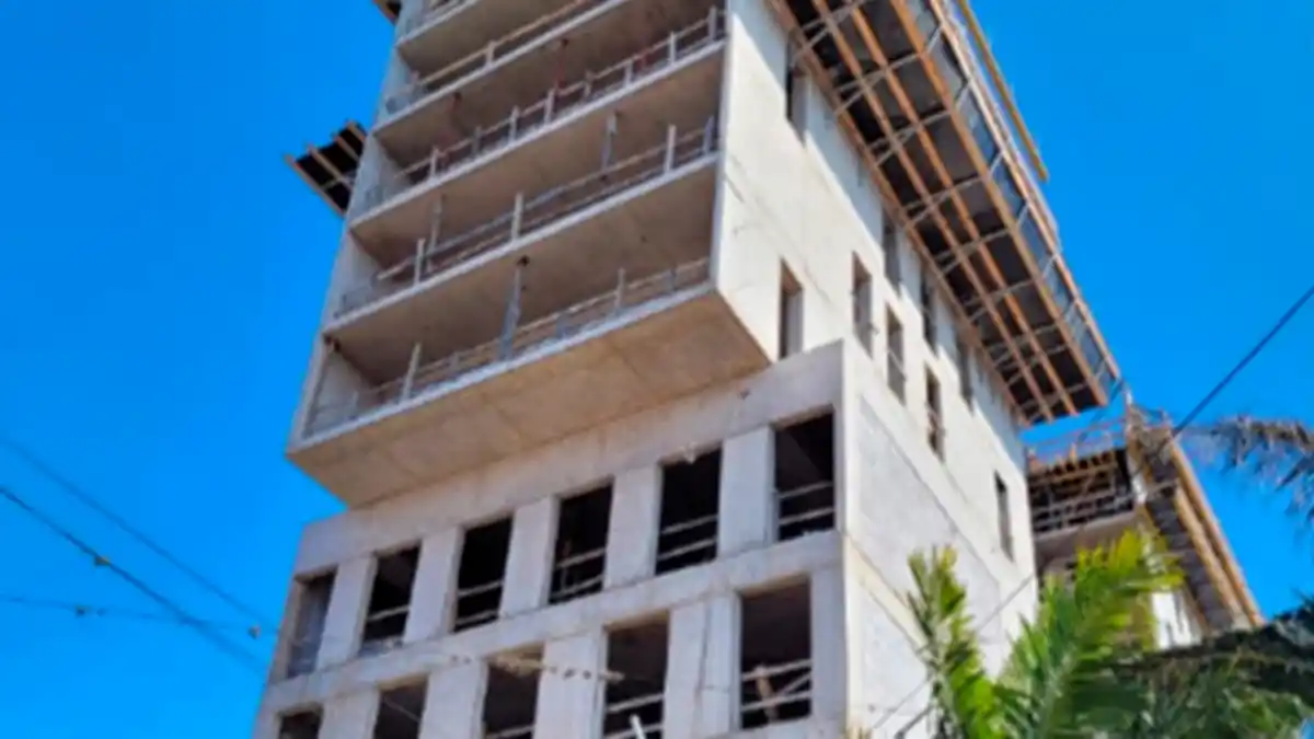 El montacargas de desplomó desde el noveno piso.