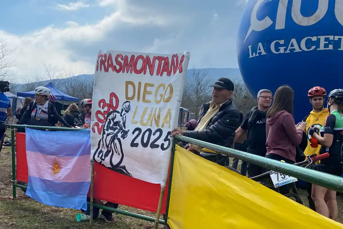 Un cartel especial en la llegada del Trasmontaña 2025