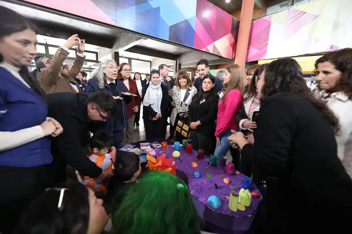 TREINTENA DE STANDS. Alumnos de varios niveles expusieron sus proyectos.