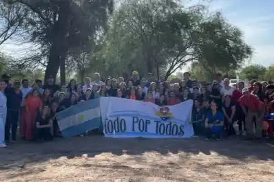 Chaco: un comisario borracho golpeó a médicos voluntarios que atienden a niños en el monte