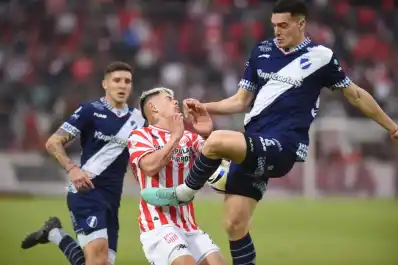 Un medio campo desierto y cuatro delanteros: el plan que llenó de dudas a San Martín