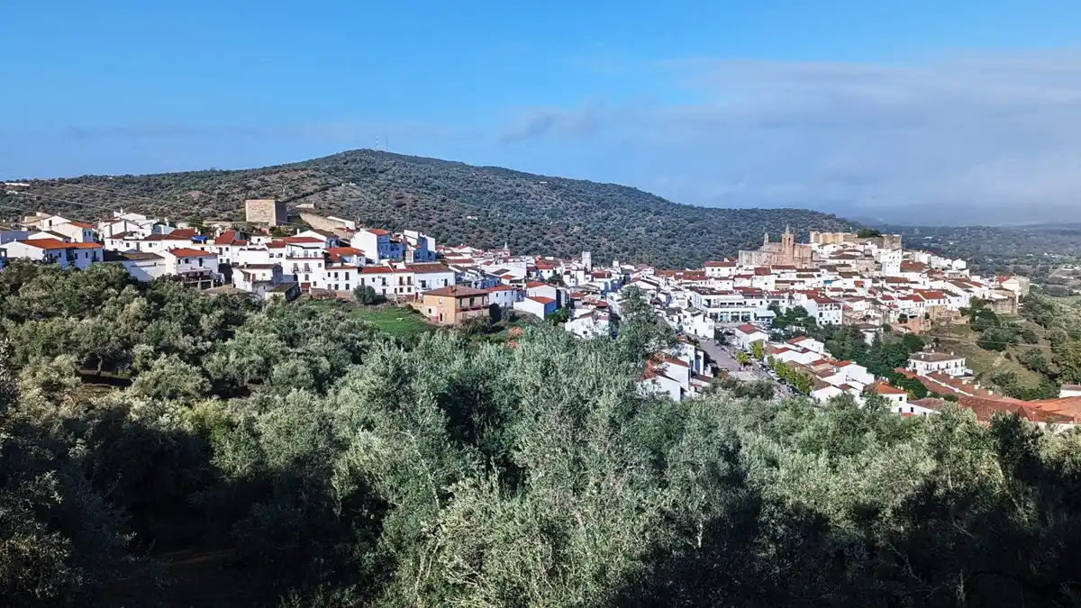 España: se buscan vecinos en Aroche, el bonito pueblo de Huelva con casas desde 11.000 euros y oportunidades para emprender
