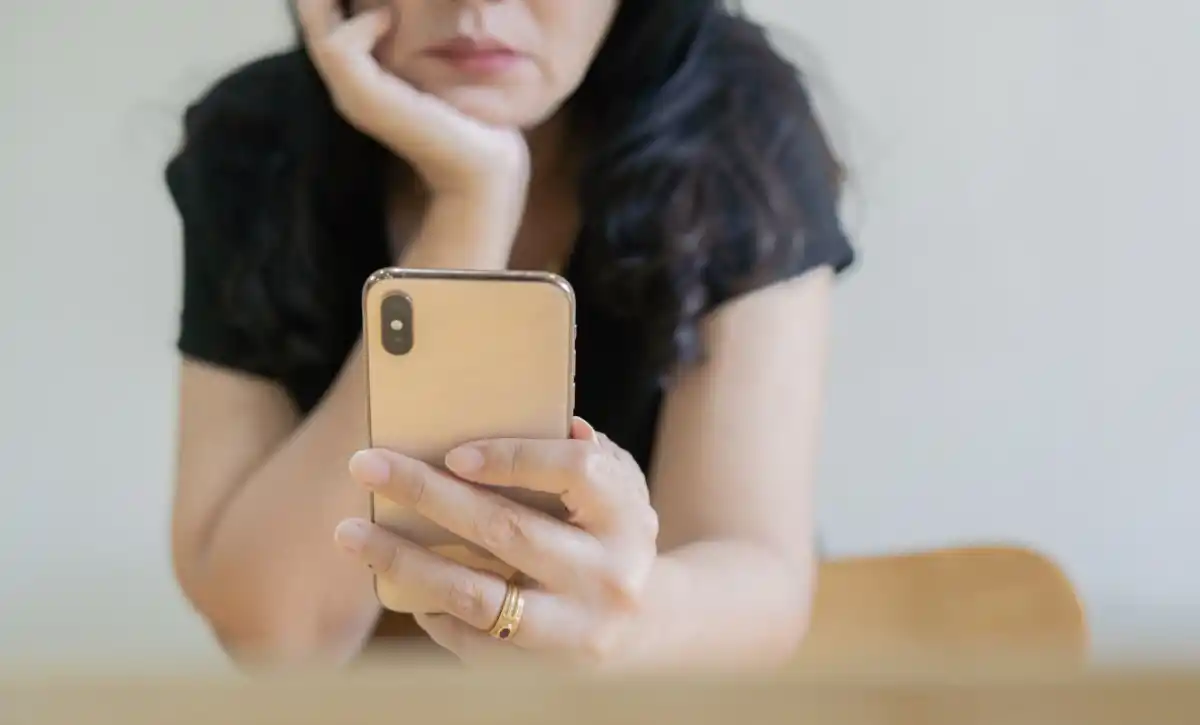 VIOLENCIA DIGITAL. Una de cada tres mujeres argentinas limita su manera de expresarse en internet por miedo al hostigamiento en línea