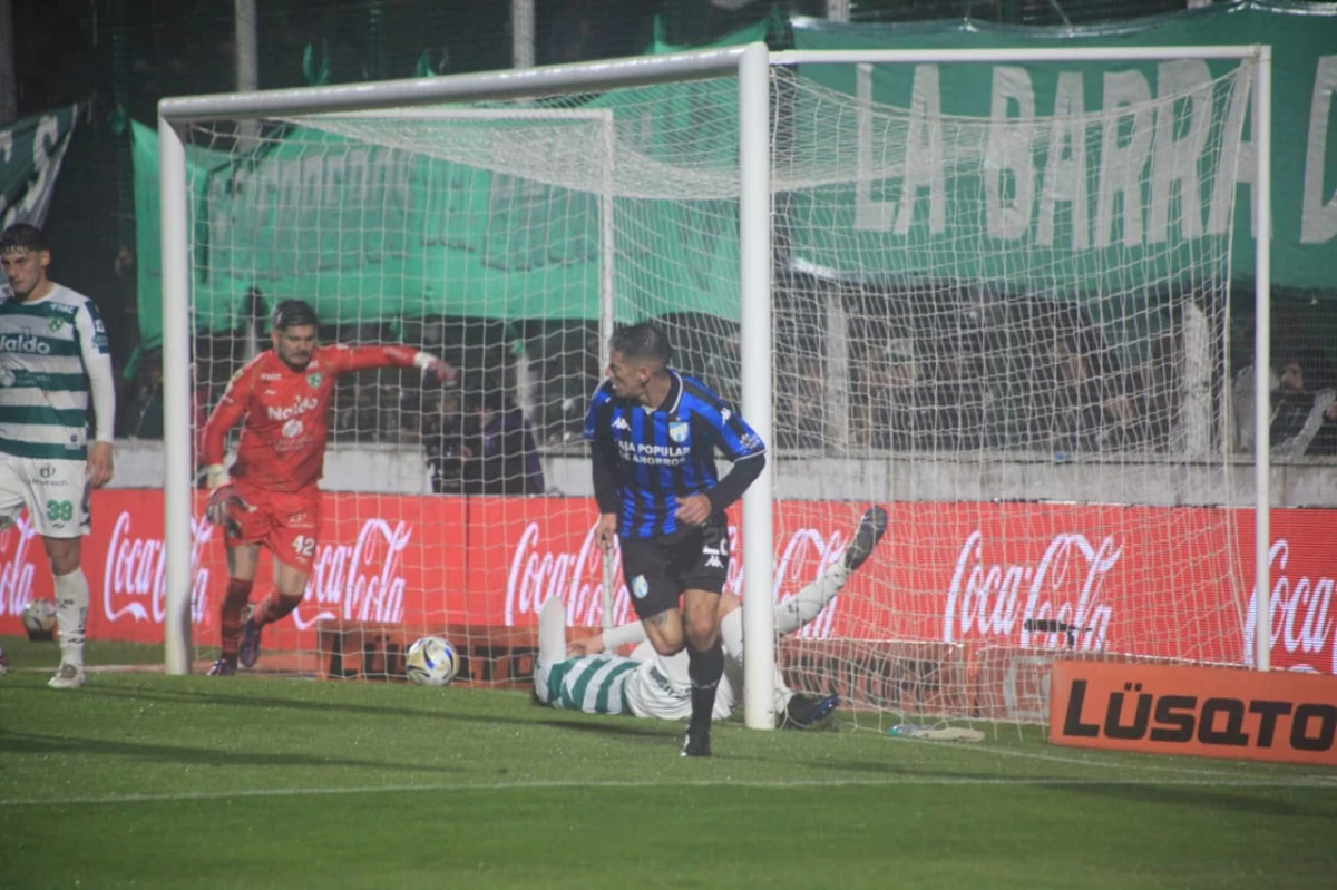 DESAHOGO. Auzqui anotó el 2-2 sobre el final del partido.