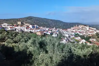 España: se buscan vecinos en Aroche, el bonito pueblo de Huelva con casas desde 11.000 euros y oportunidades para emprender