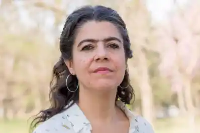 Detrás del candidato: Raquel Grassino, una vida entre la docencia, los ideales y la creación artística