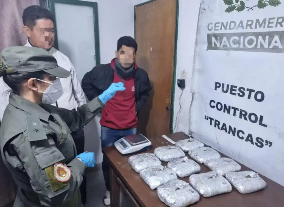 CONTROL EN TRANCAS. En un ómnibus que había partido de Jujuy con destino a Mendoza hallaron seis kilos de flores de marihuana.