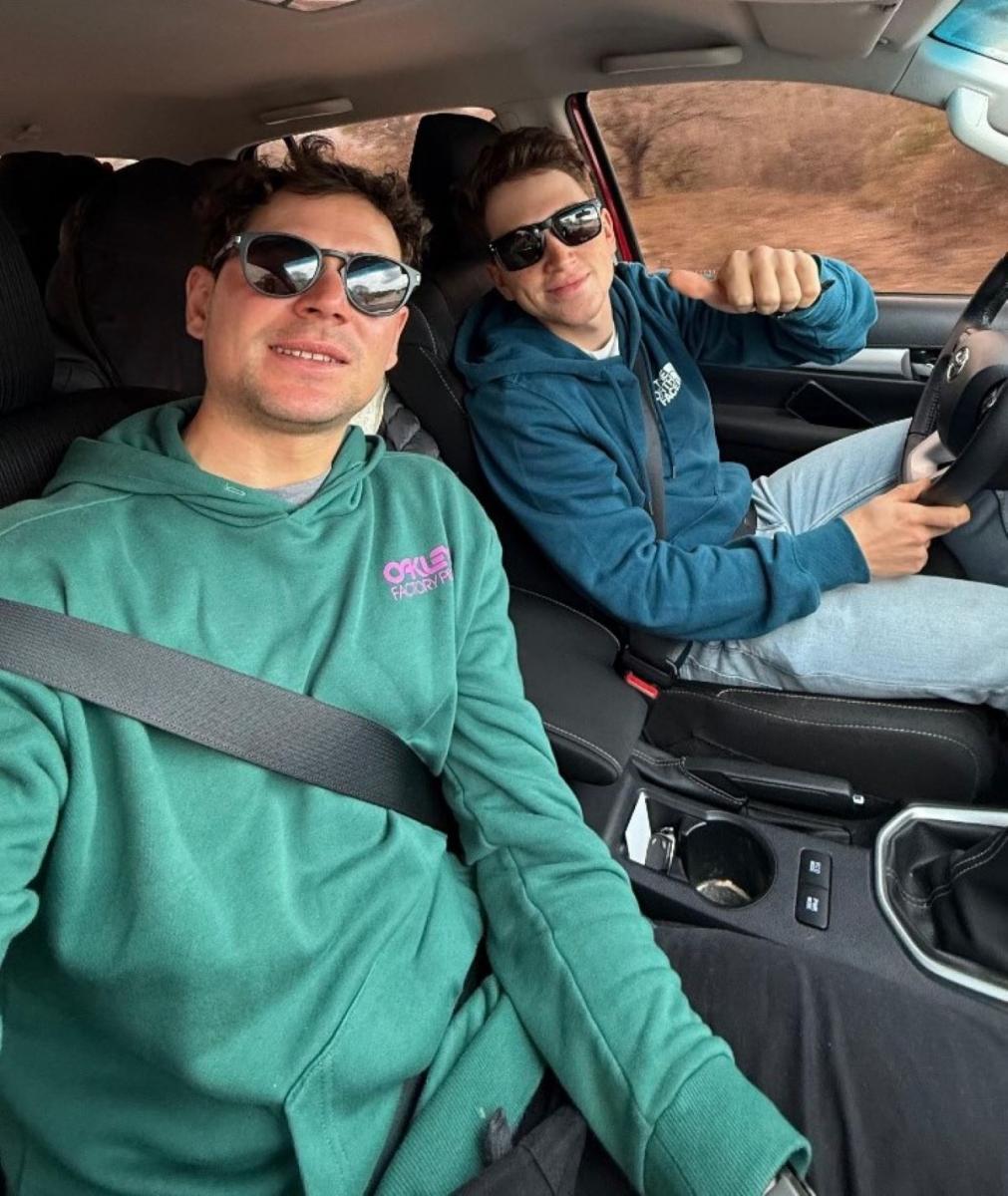 LA FELICIDAD DE LOS CAMPEONES. Agustín Durán y Juan Ignacio Goudailliez emprendieron el regreso a sus provincias.