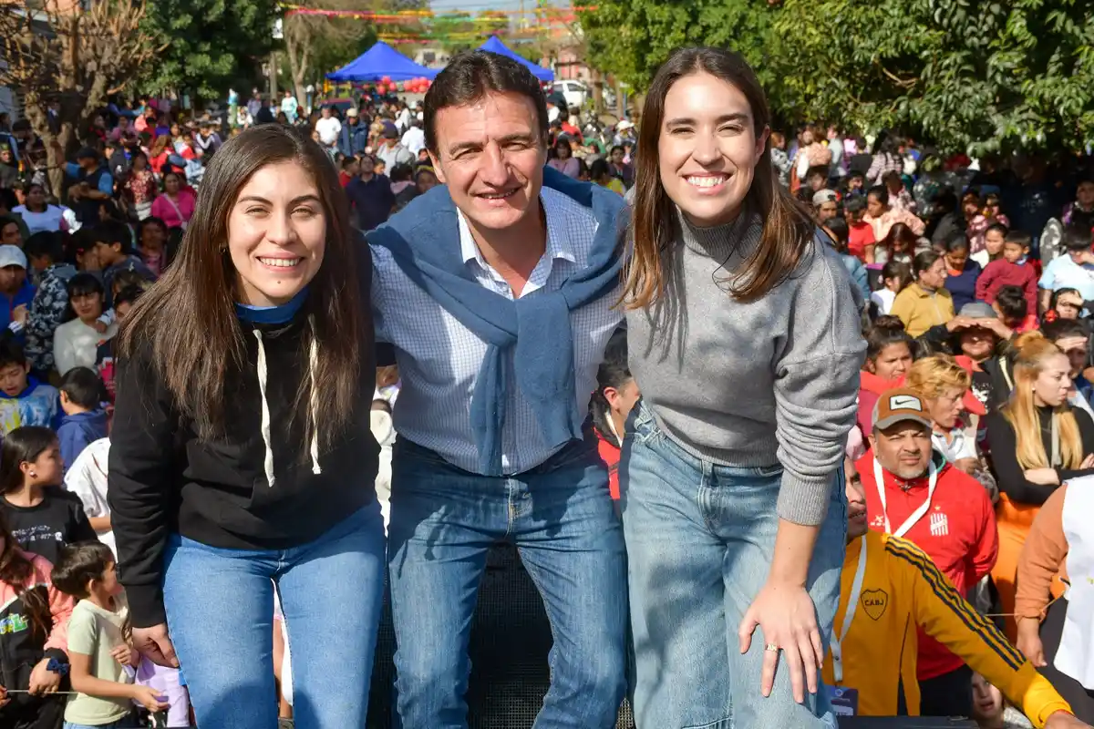 NUEVA POLÍTICA TUCUMANA. Milagros Céliz junto a Micaela Viña, las apuestas jóvenes de Roberto Sánchez en un escenario político que ronda los 50. / MILAGROS CELIZ