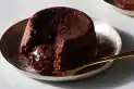 Así se prepara el volcán de chocolate en cinco minutos de Paulina Cocina