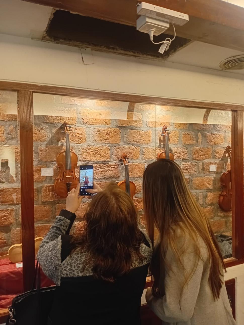 NUMEROSO PÚBLICO. Quedaron colmadas las instalaciones del Virla.