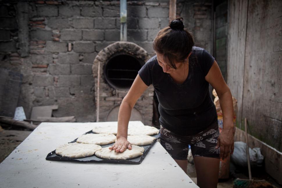 PAN. Hacer el propio ayuda a la economía doméstica.