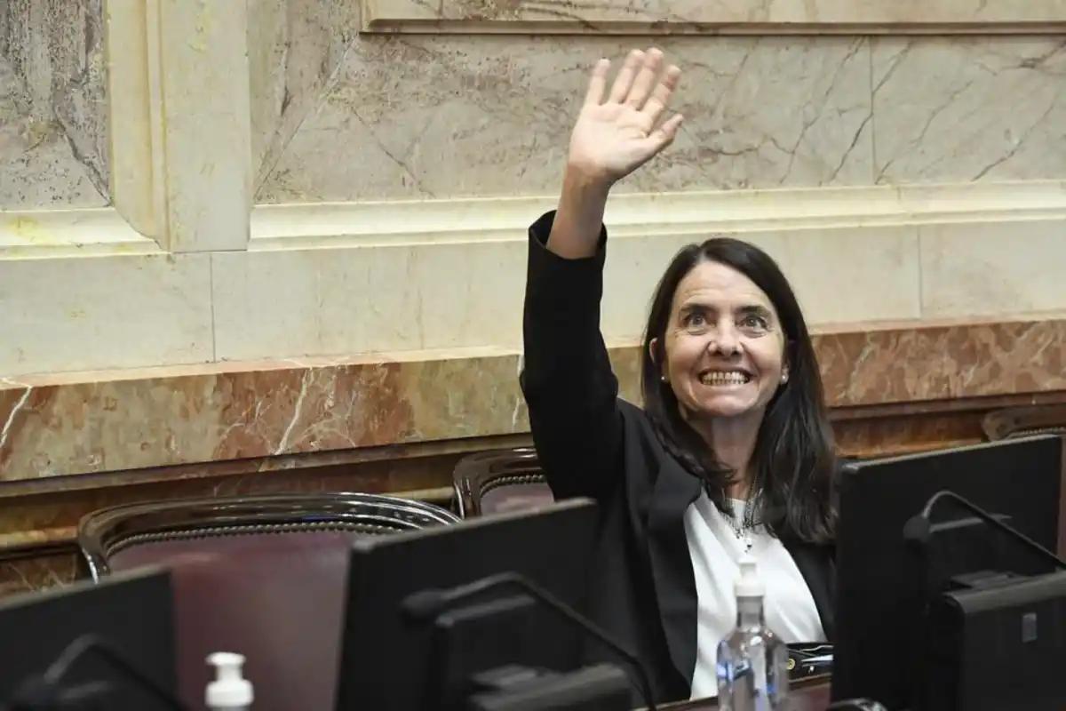 Carmen Álvarez Riveros. 