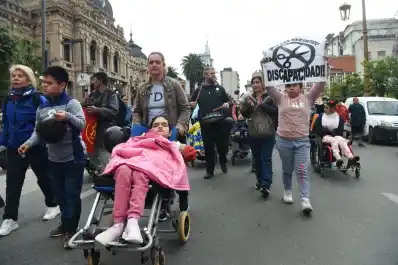 Coherencia, por favor: el doloroso reclamo de una profesora tucumana durante la marcha por la Ley de Discapacidad