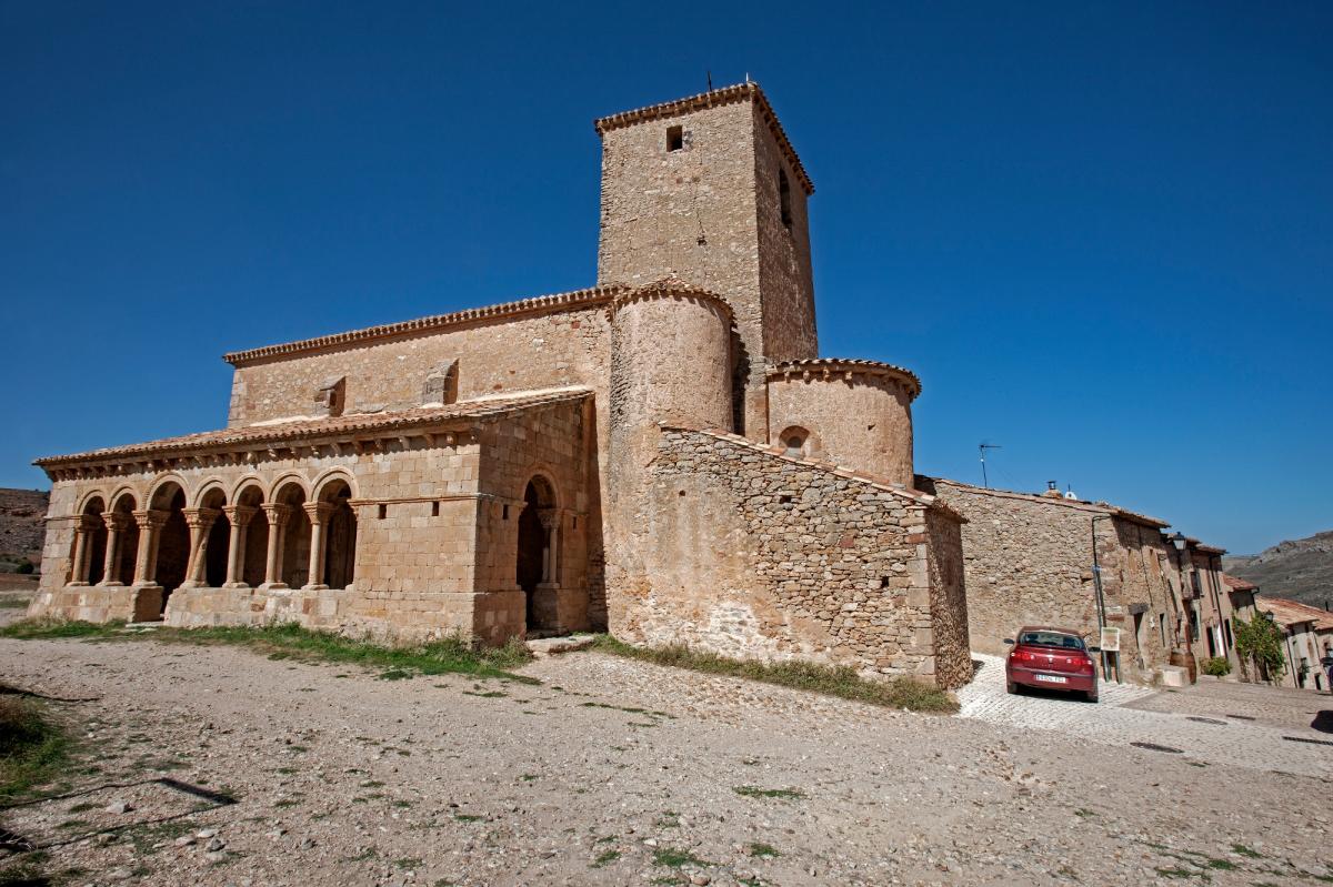 Este increíble pueblo de Soria tiene 14 habitantes, un castillo, dos iglesias y un puente medieval