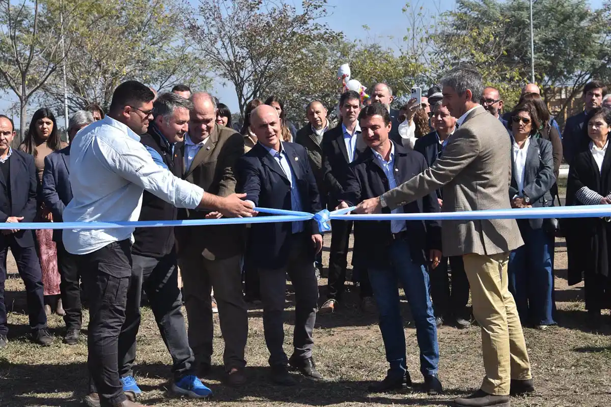 INAUGURACIÓN DE AGROSUR. Molinuevo y Sánchez, en el centro de la imagen.