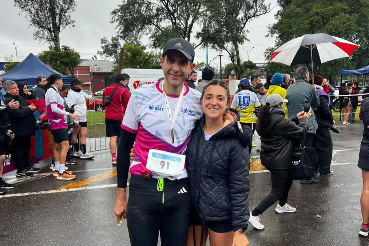 PAREJA. Alberto Salas y Paula Velarde se conocieron en el grupo de running. 
