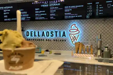 Barcelona: vandalizan una heladería argentina, tras un boicot por no atender en catalán: “Este local es nuestro enemigo”