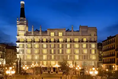 Muebles de lujo a precios bajos: un histórico hotel de Madrid liquida más de 10.000 piezas