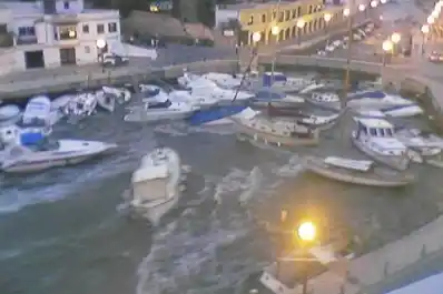 Qué son las rissagas o meteotsunamis, el fenómeno que amenaza los puertos y playas de Menorca