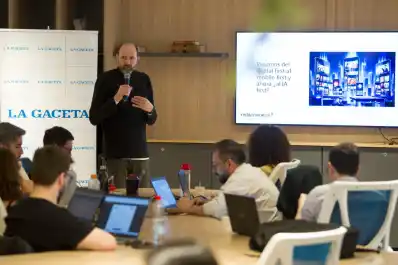 La redacción de LA GACETA recibió una capacitación para pensar el periodismo en la era de la IA: “Experiencia Redacciones 5G”